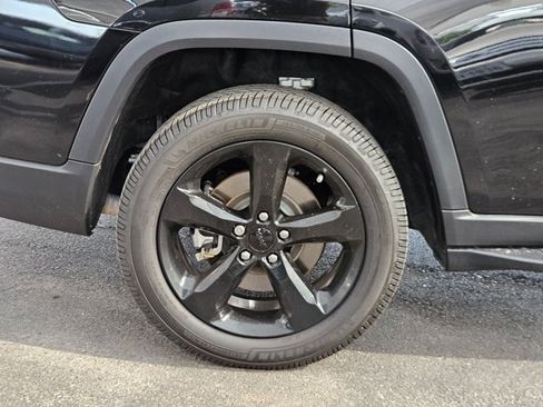 Used 2023 Jeep Grand Cherokee L Laredo AWD/4WD image 20