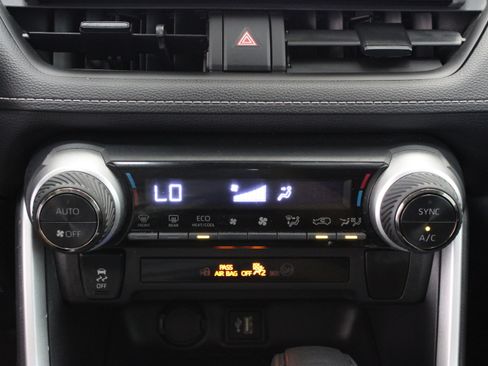 Used 2025 Toyota RAV4 LE AWD/4WD image 18