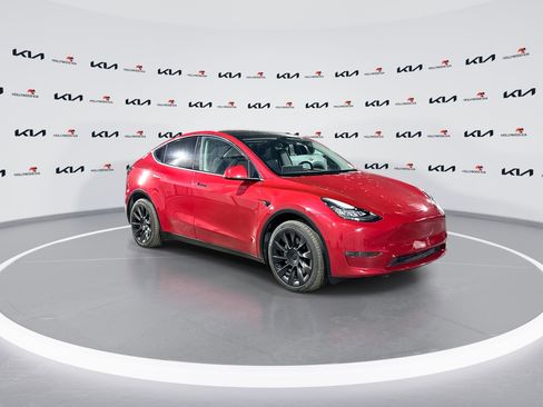 Used 2023 Tesla Model Y Long Range image 2