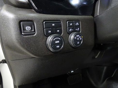 Used 2024 Chevrolet Silverado 2500 LT w/ Convenience Package image 24