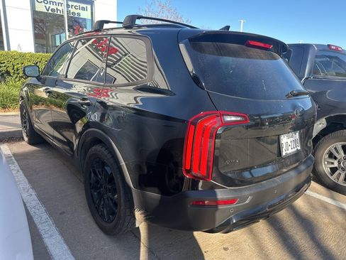 Used 2021 Kia Telluride SX w/ SX Prestige Package image 3