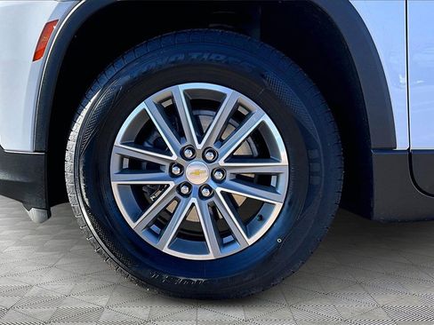 Used 2023 Chevrolet Traverse LT image 9