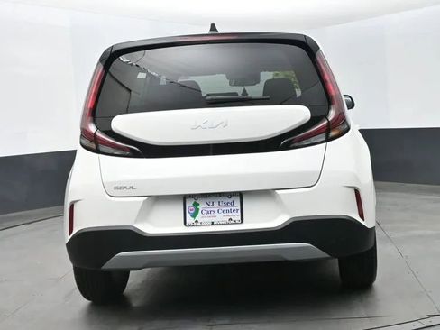 Used 2025 Kia Soul LX w/ LX Technology Package FWD image 8