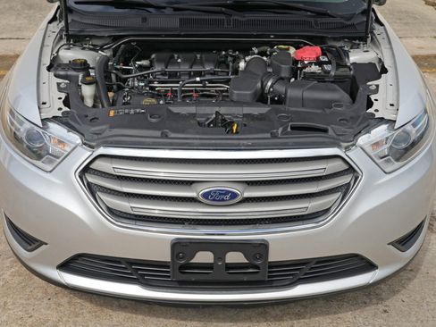 Used 2015 Ford Taurus SE FWD image 7