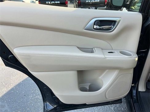 Used 2018 Nissan Pathfinder Platinum image 23