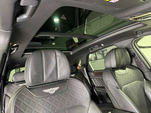 Used 2018 Bentley Bentayga image 20