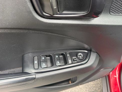 Used 2024 Hyundai Venue Limited FWD image 22