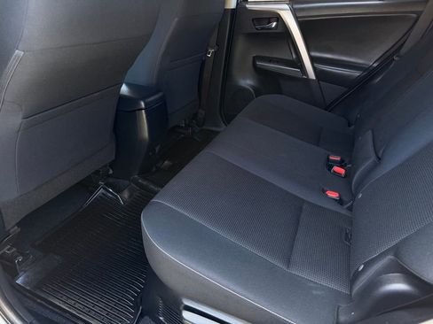 Used 2018 Toyota RAV4 XLE AWD/4WD image 19