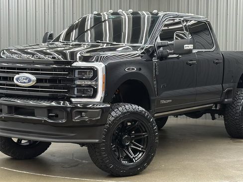 Used 2026 Ford F250 Platinum AWD/4WD image 1