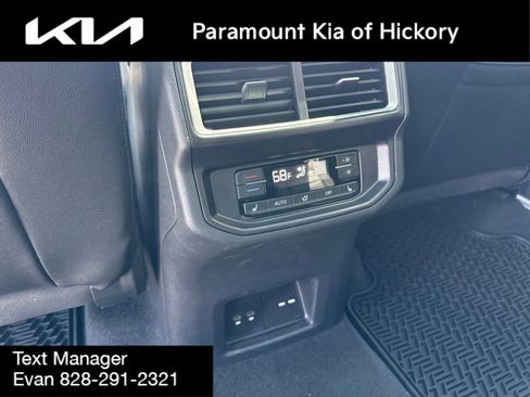 Used 2025 Volkswagen Atlas SEL AWD/4WD image 17