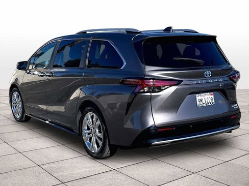 Used 2024 Toyota Sienna Platinum FWD image 14