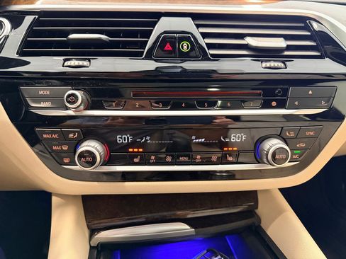 Used 2019 BMW 530i w/ Premium Package image 47