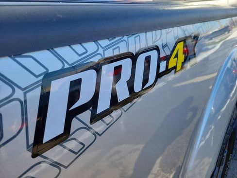 Used 2021 Nissan Frontier PRO-4X w/ Pro-4x Utility Package image 8
