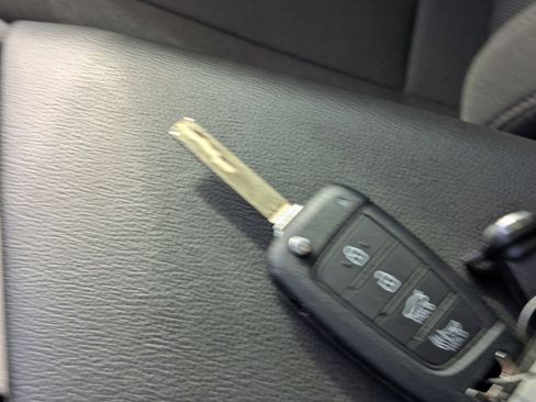 Used 2025 Hyundai Elantra SE image 37