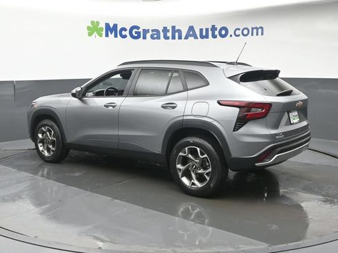 Used 2025 Chevrolet Trax LT w/ LT Convenience Package FWD image 25