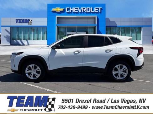 Certified 2025 Chevrolet Trax LS FWD image 1