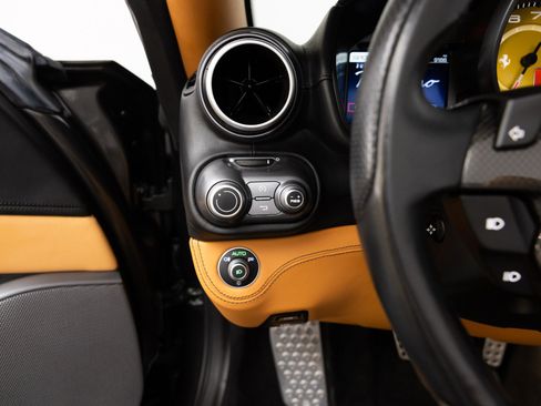 Used 2019 Ferrari Portofino RWD image 90