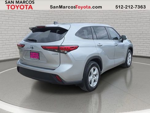 Used 2023 Toyota Highlander LE image 5