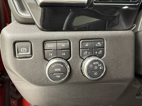 Used 2025 GMC Sierra 3500 SLT w/ SLT Premium Package image 19