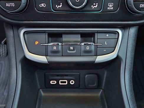 Used 2023 GMC Terrain SLT w/ Infotainment Package II image 18