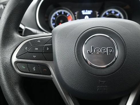 Used 2020 Jeep Cherokee Latitude AWD/4WD image 24