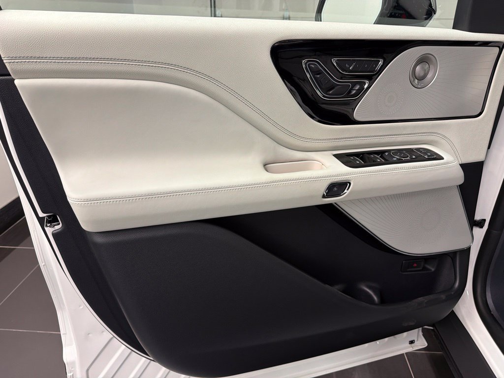 New 2027 Lincoln Aviator Black Label w/ Jet Appearance Package AWD/4WD image 29