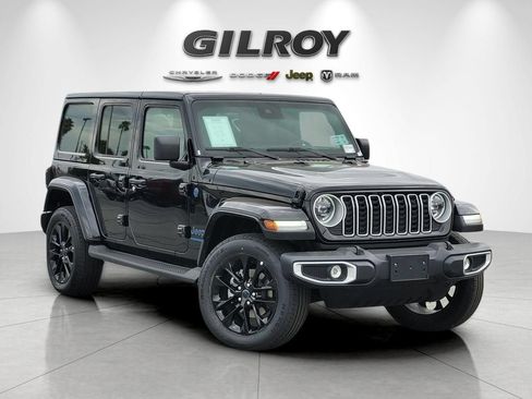 Used 2025 Jeep Wrangler Unlimited Sahara AWD/4WD image 2