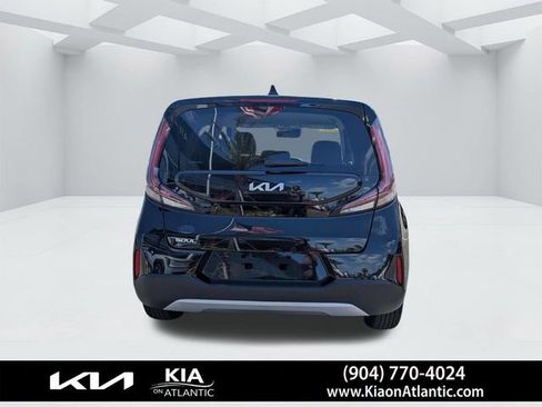 Used 2025 Kia Soul LX w/ LX Technology Package FWD image 4