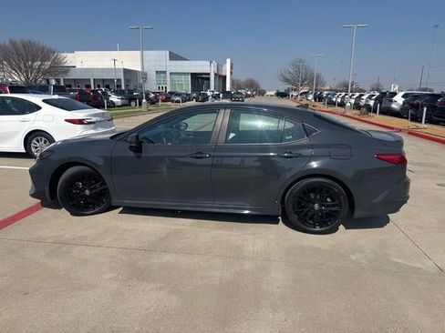 Used 2025 Toyota Camry SE image 6