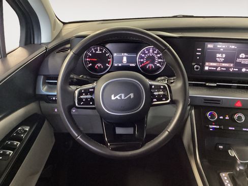 Used 2024 Kia Carnival LX FWD image 12