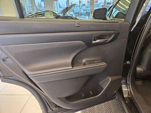 Used 2023 Toyota Highlander XLE AWD/4WD image 26