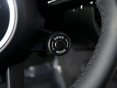 Certified 2026 Porsche Macan AWD/4WD image 25