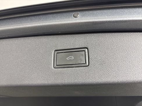 Used 2024 Volkswagen Tiguan SE AWD/4WD image 18