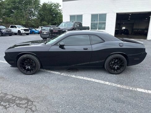Used 2010 Dodge Challenger R/T RWD image 2