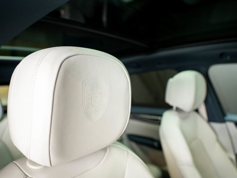 Certified 2023 Porsche Cayenne S Platinum AWD/4WD image 35