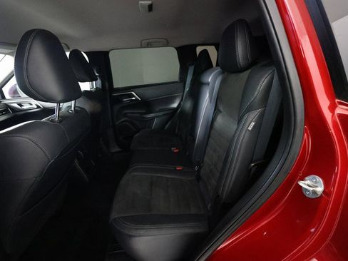 Used 2022 Mitsubishi Outlander SE image 15