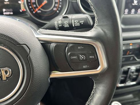 Used 2018 Jeep Wrangler Unlimited Sahara w/ Cold Weather Group image 26