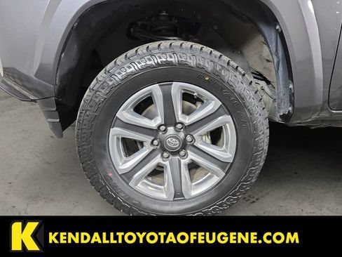 Used 2019 Toyota Tacoma Limited AWD/4WD image 9