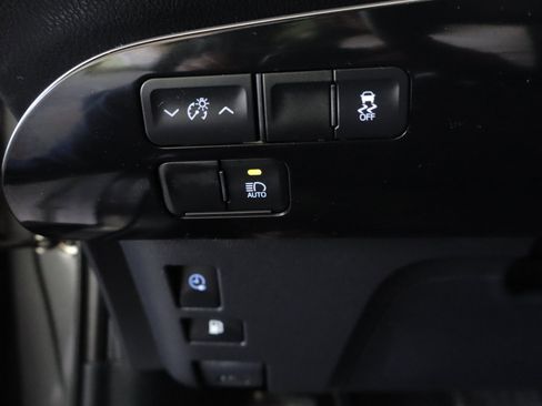 Used 2022 Toyota Prius Prime LE FWD image 17