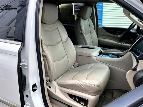 Used 2018 Cadillac Escalade Luxury image 8