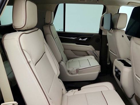 Used 2024 GMC Yukon Denali w/ Advanced Technology Package AWD/4WD image 27