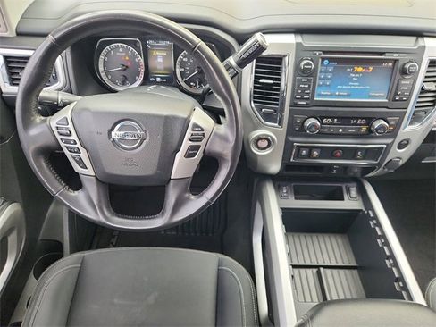 Used 2018 Nissan Titan SV w/ SV Convenience Package image 11