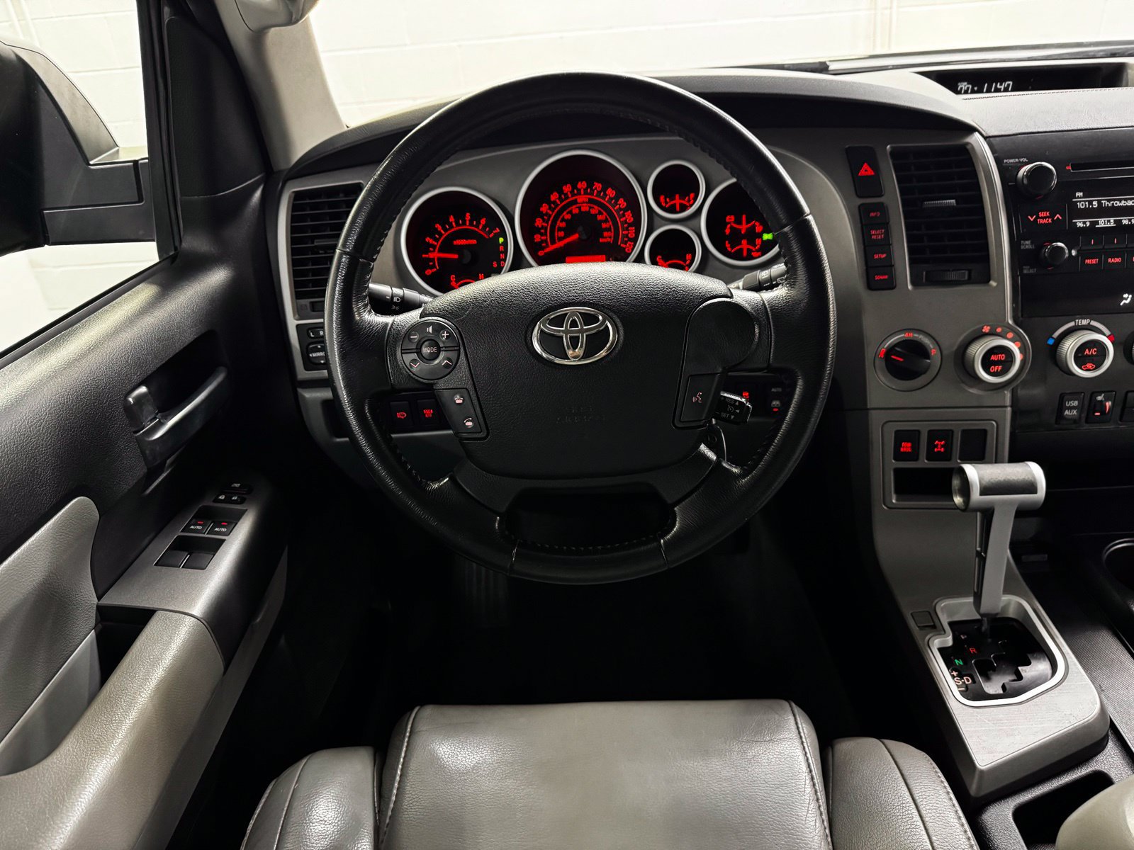 Used 2010 Toyota Sequoia SR5 AWD/4WD image 15