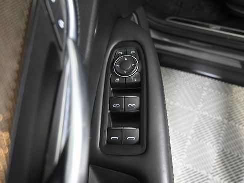 Used 2018 Cadillac XT5 Platinum w/ Driver Assist Package image 19