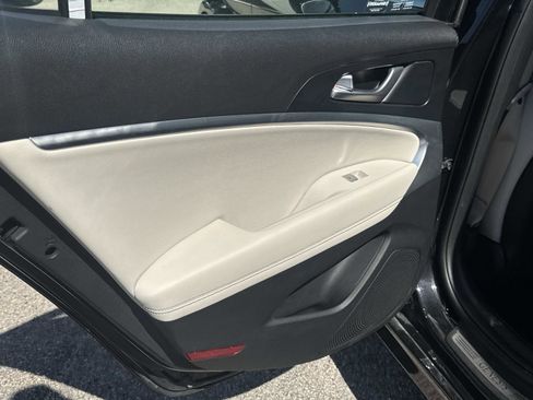 Used 2025 Genesis G70 2.5T AWD/4WD image 9