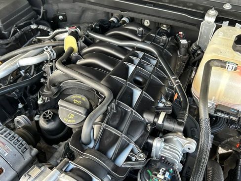 Used 2022 Jeep Gladiator Rubicon w/ LED Lighting Group image 23