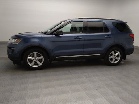 Used 2018 Ford Explorer XLT w/ Equipment Group 202A FWD image 2