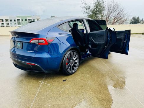 Used 2023 Tesla Model Y Performance AWD/4WD image 25