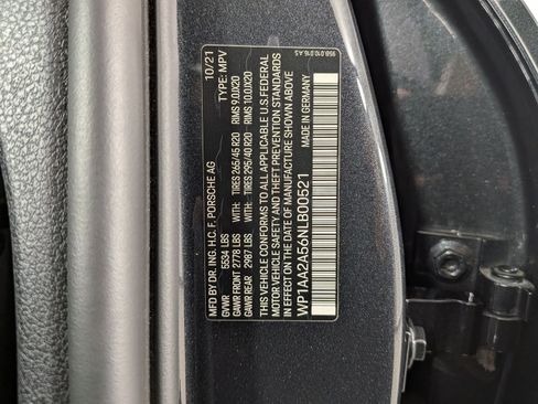 Certified 2022 Porsche Macan AWD/4WD image 24