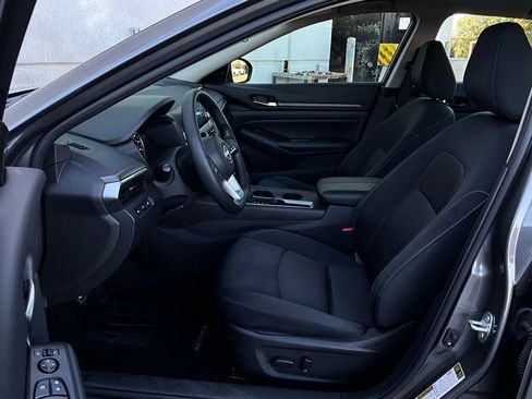 Used 2025 Nissan Altima 2.5 SV image 10